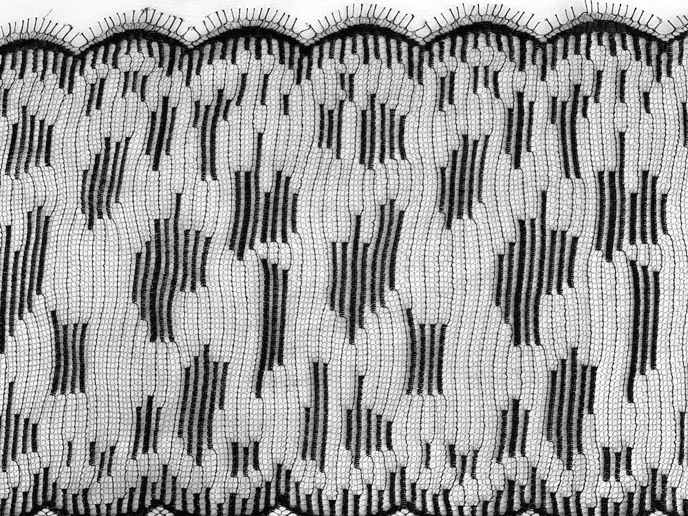 9" Striated Black Chantilly Lace (Made in France)