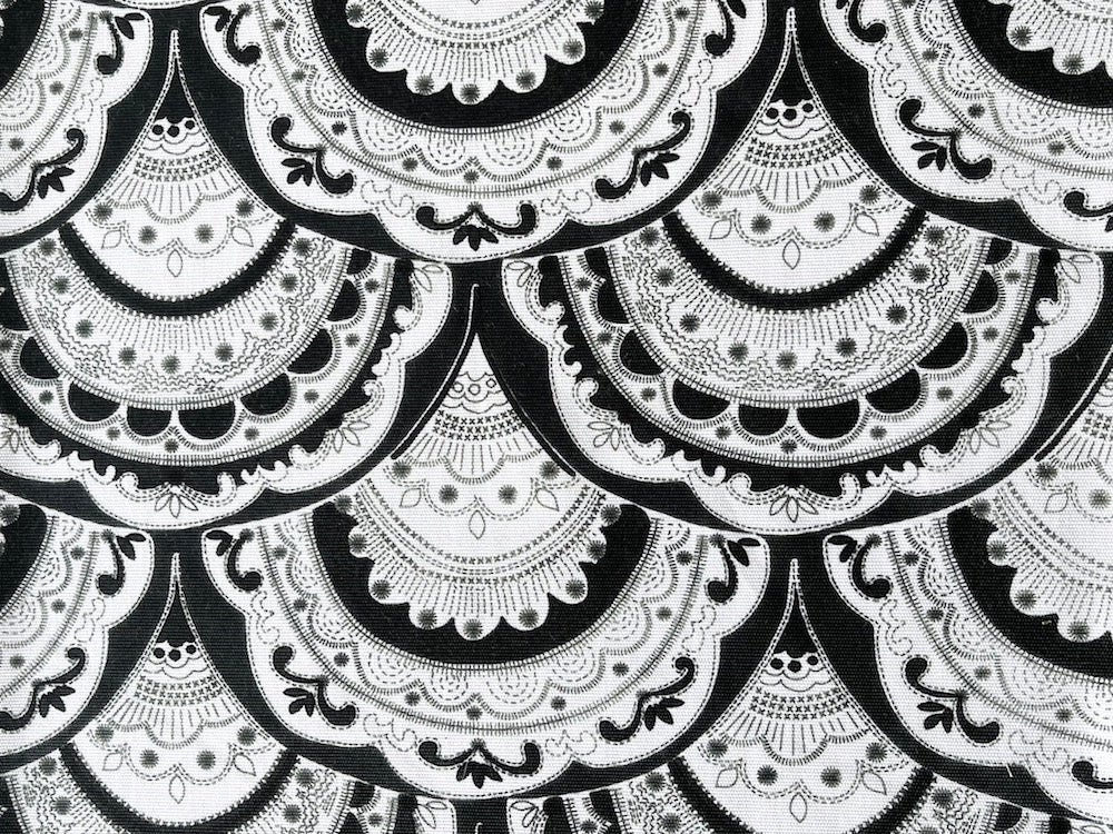 Lacy Black & White Scallops Cotton Faille (Made in Spain)
